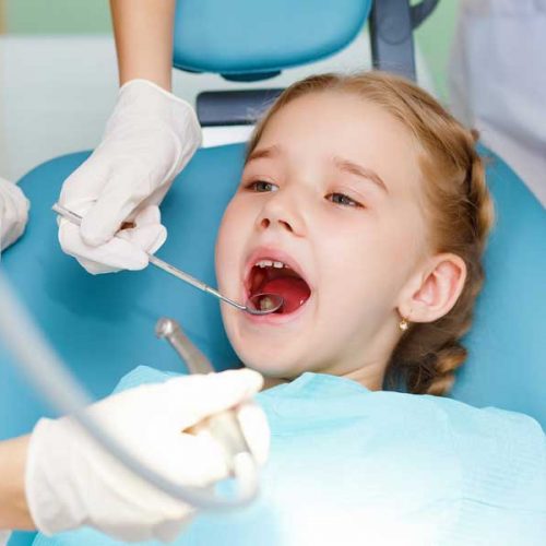 child-and-her-teeth-checkup